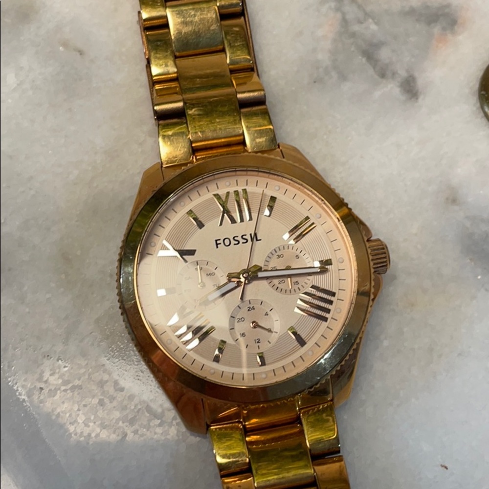 GOLD FOSSIL WATCH never worn! - Picture 2 of 2
